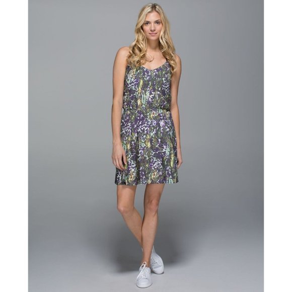 lululemon athletica Dresses & Skirts - LULULEMON Floral Cutout Back City Summer Dress 6
